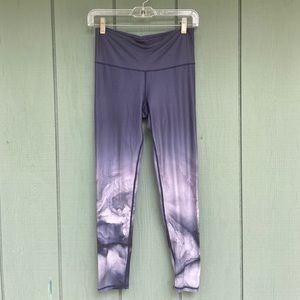 Sol & Mane Yoga Capri Pants Marbled - Size Medium